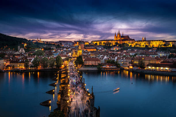 Phillip Chow Plakát, Obraz - Prague, twilight overview of Charles Bridge,, Phillip Chow, 40 × 26.7 cm