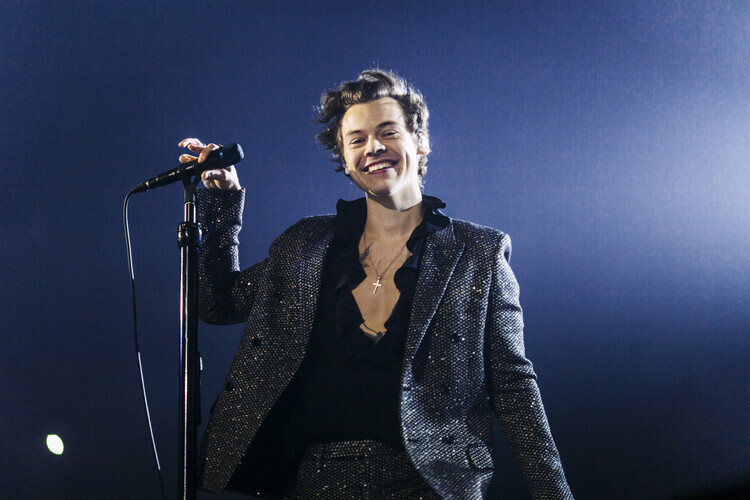 Handout Plakát, Obraz - Harry Styles Performs On His European, 40 × 26.7 cm