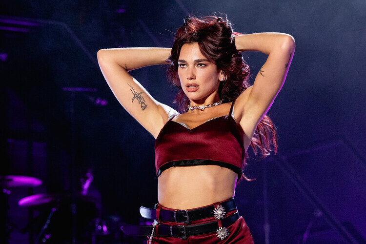 Rick Kern Plakát, Obraz - Dua Lipa at ACL Music Festival 2024, 40 × 26.7 cm