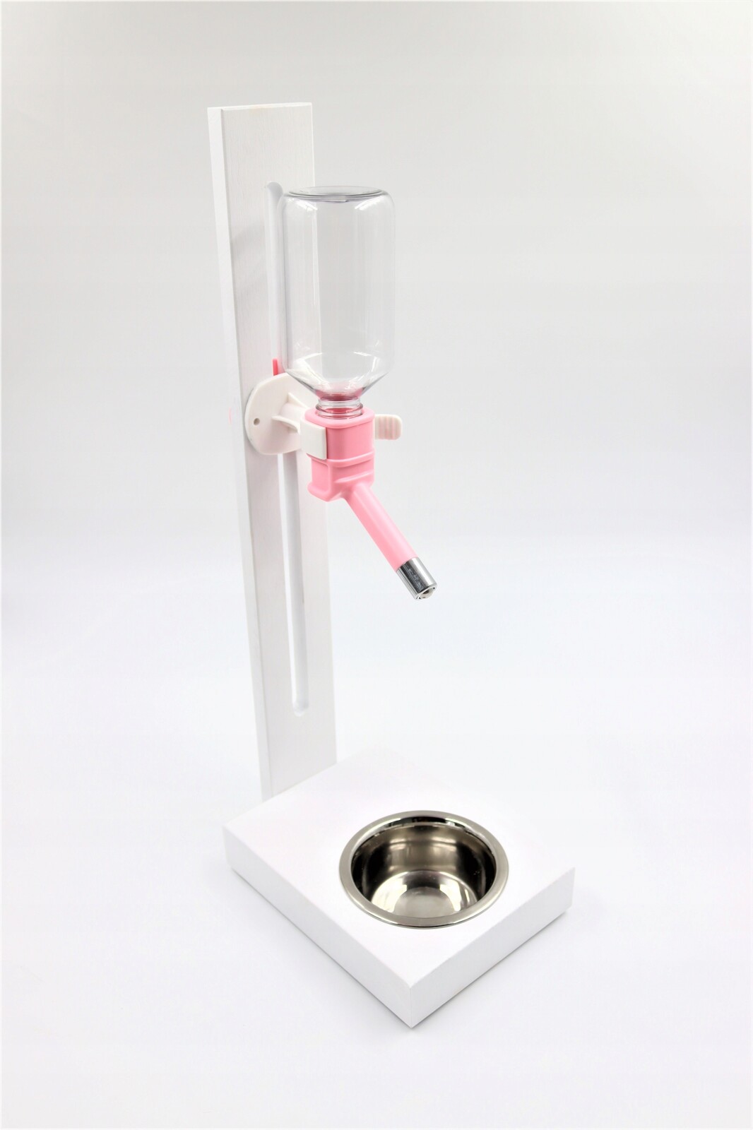 Bílý stojan s automatickou napáječkou pro psa kočku