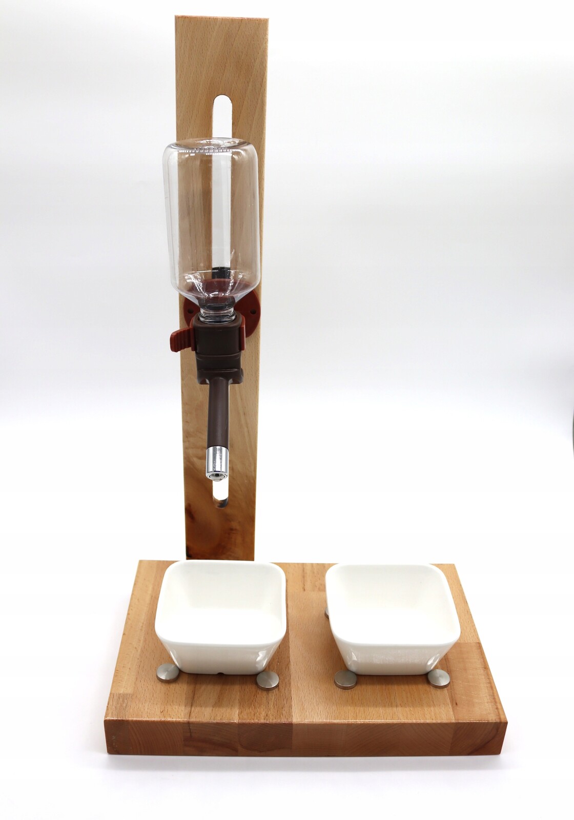 Stojan s automatickou napáječkou a miskami