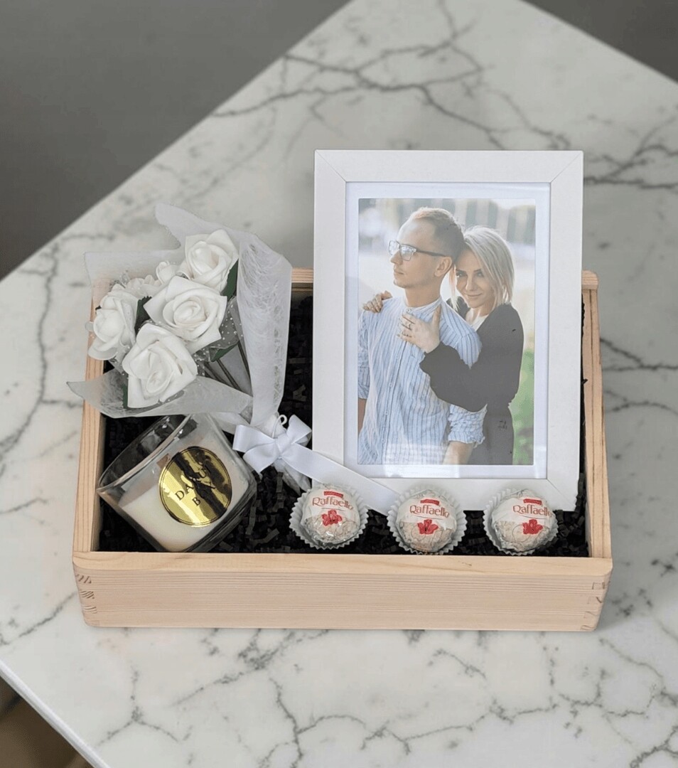 Dárkový box s fotorámečkem a vlastní fotkou – Ateliér Memories