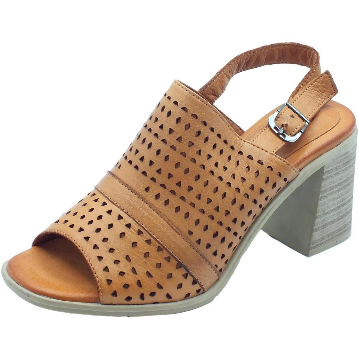 Carmela  160651 S. Piel  Hnědá