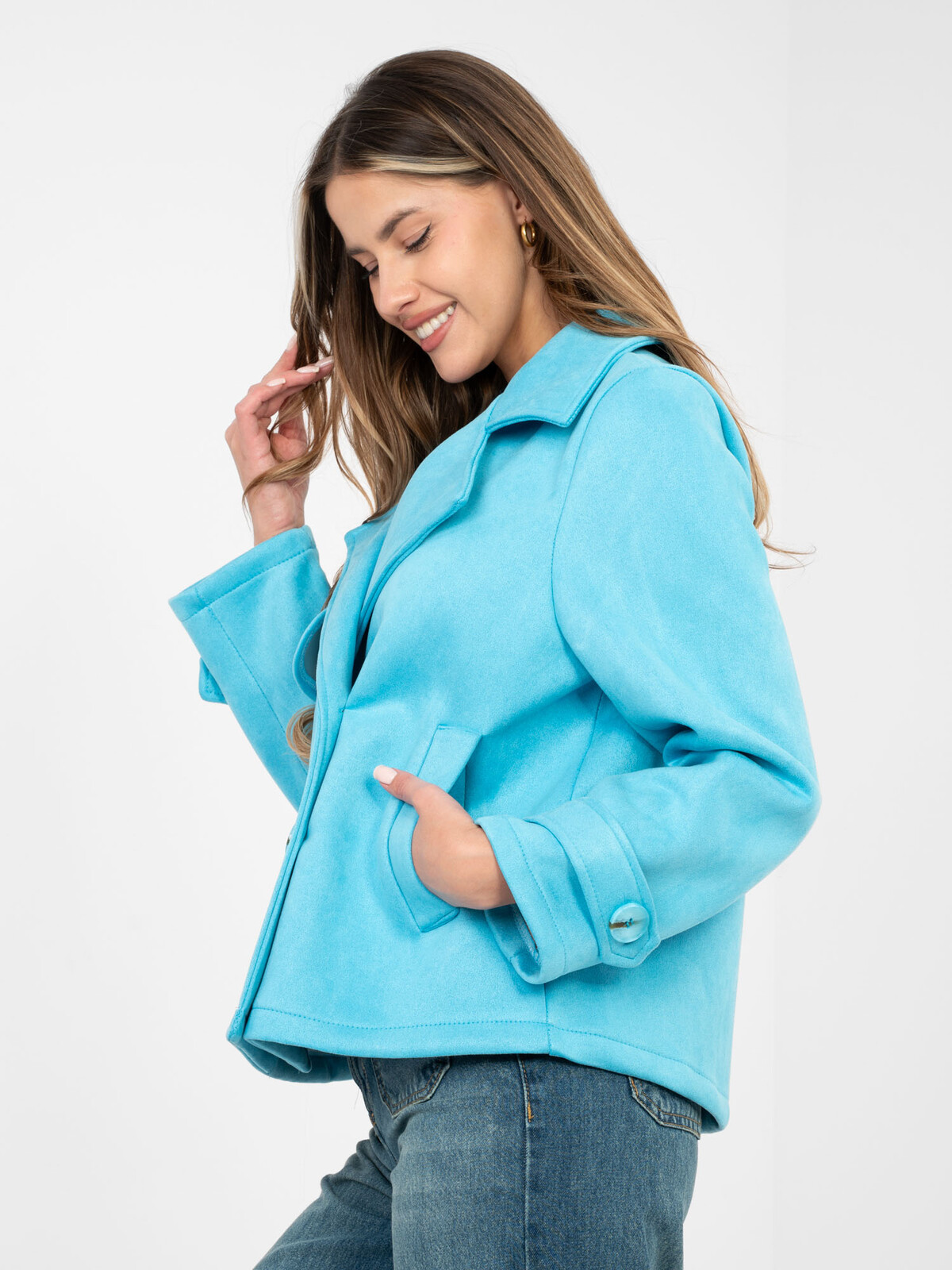 Světle modrý sametový kabát s límcem