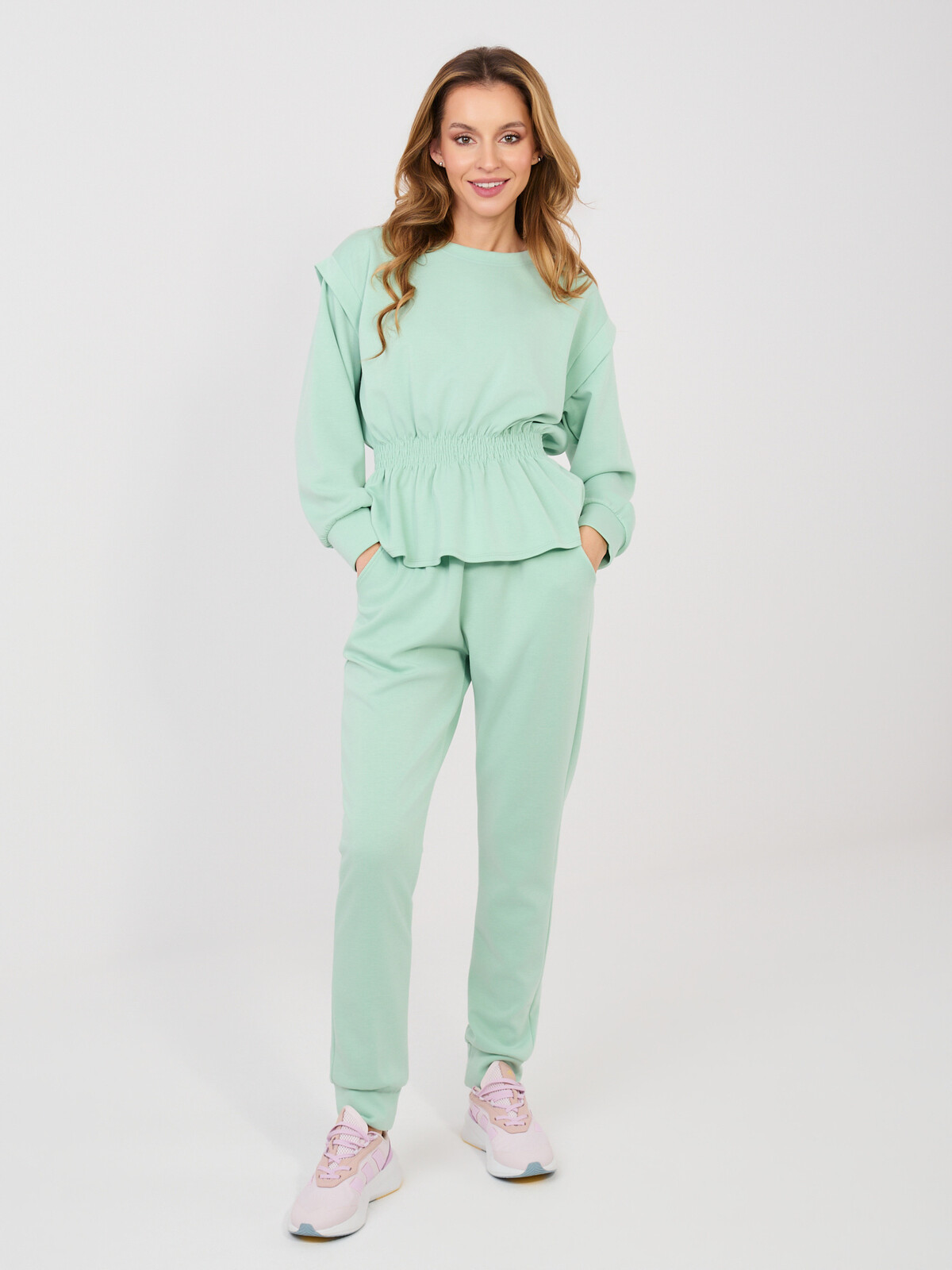 Pastelově zelený dámský komplet s baskinkou