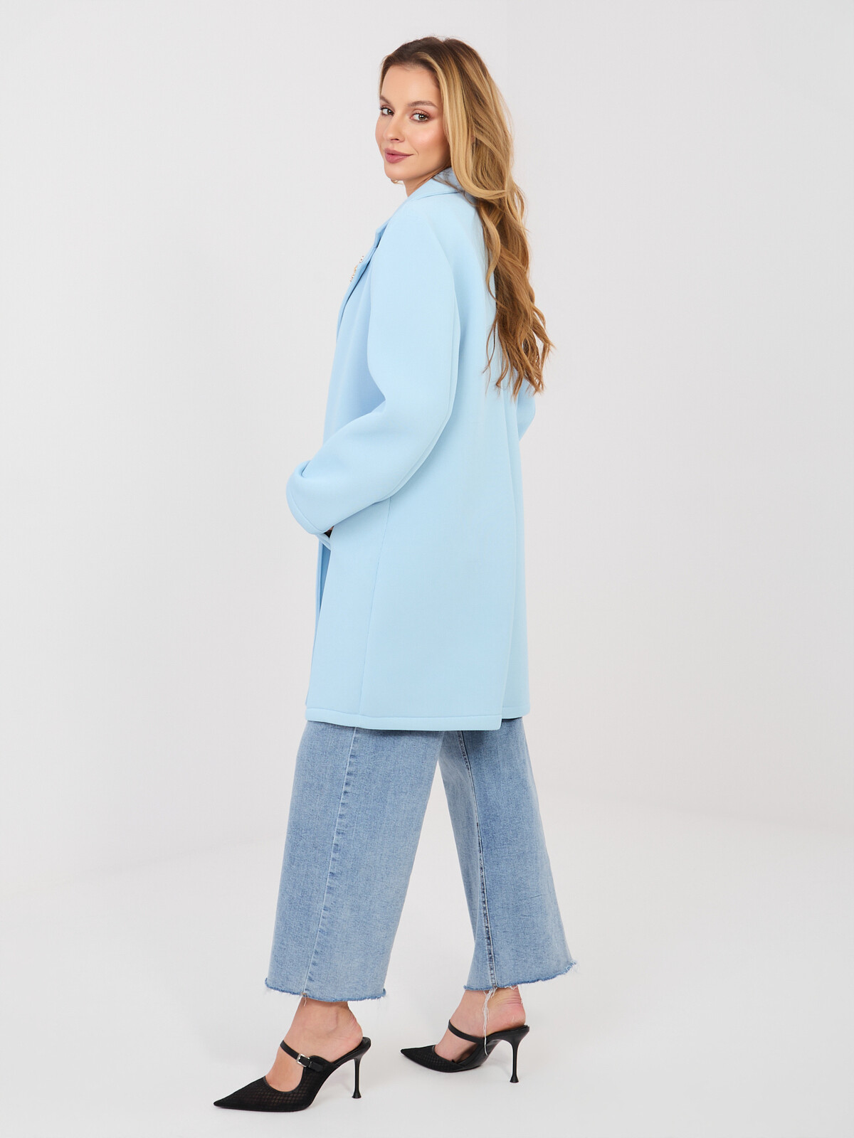 Pastelový modrý kabát na knoflíky