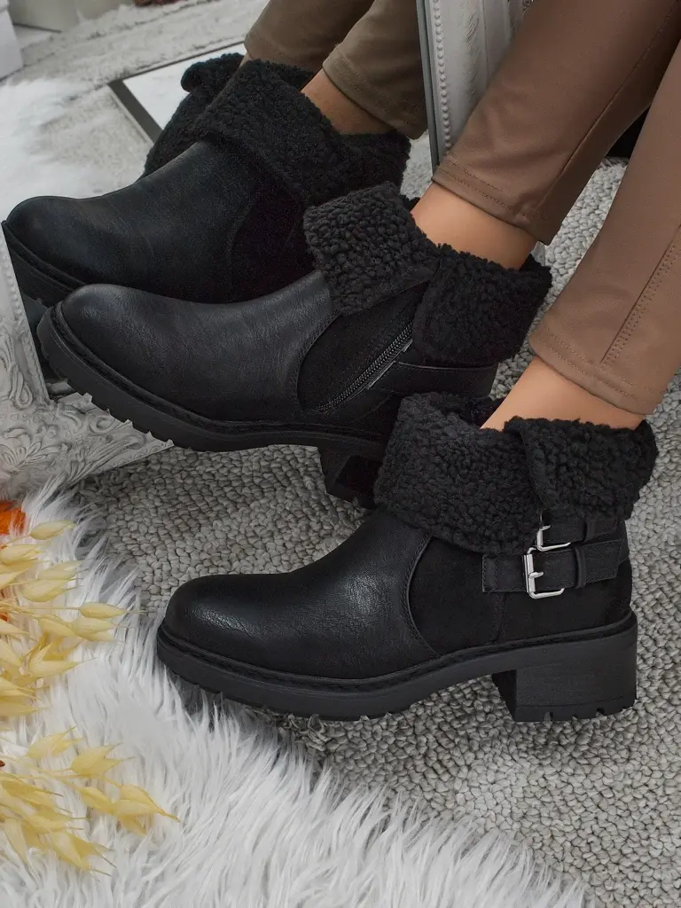 Dámské kotníkové boty s kožešinou