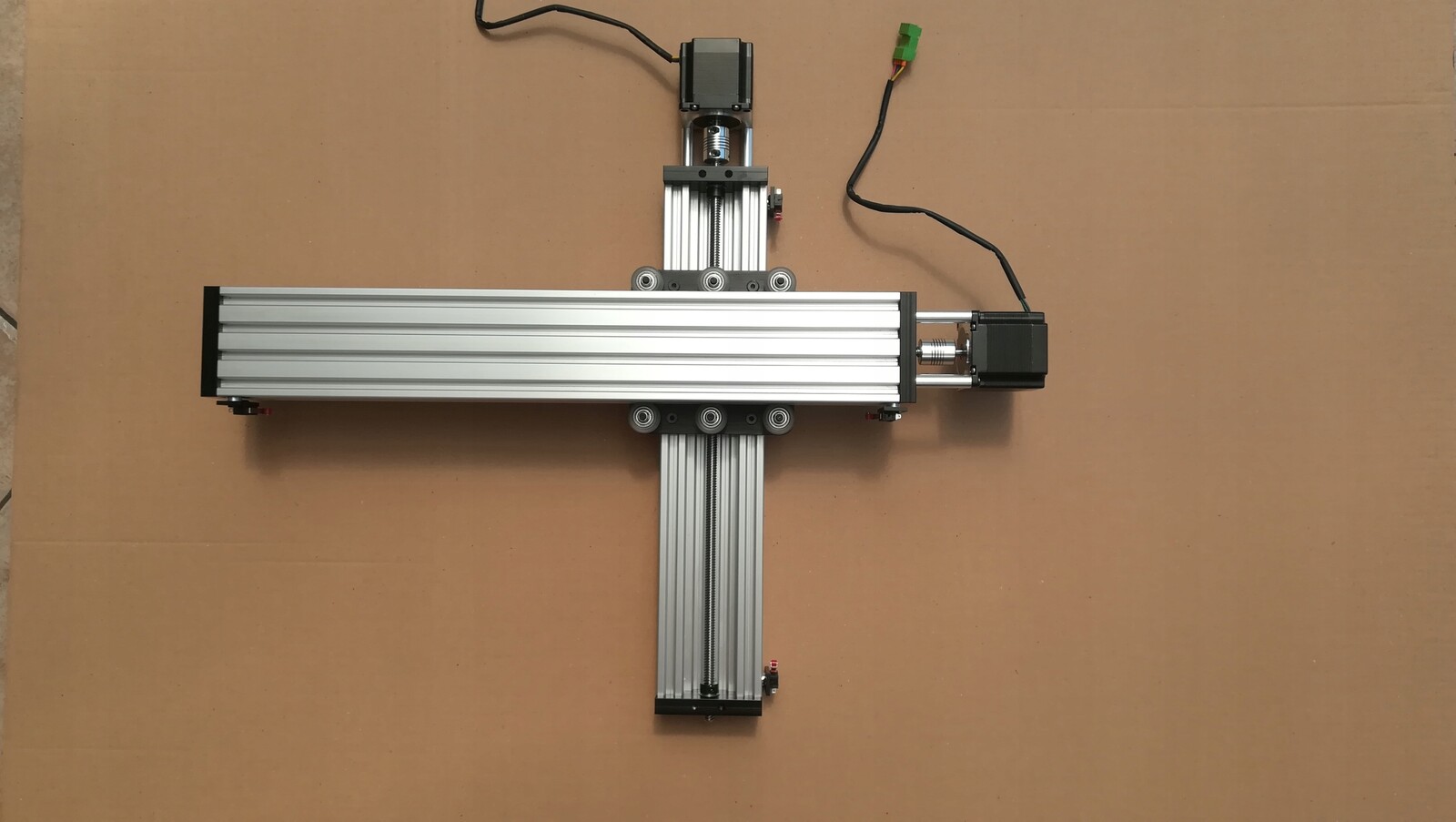Křížové vedení stolu osa X Y C-beam do 1000 mm