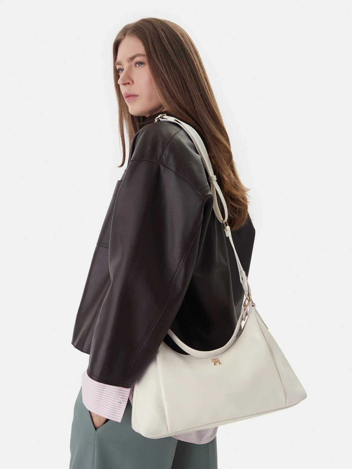 Tommy Hilfiger dámská béžová kabelka AW0AW18373AEO OS