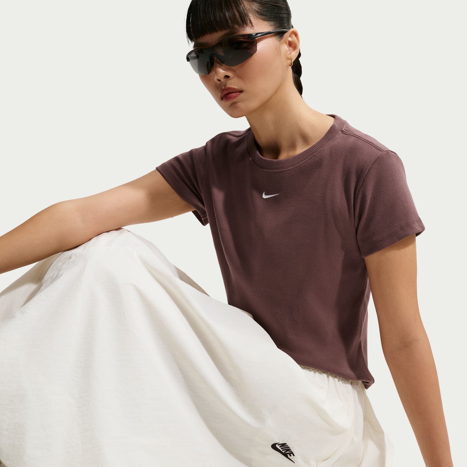 Nike Sportswear Womens Tight Ribbed Short-Sleeve T-Shirt M