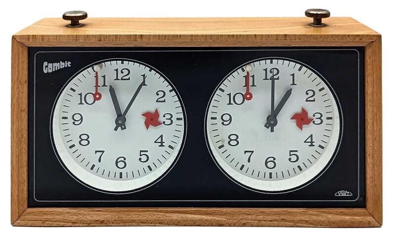 GAMBIT Publications Původní dřevěné šachové hodiny Prim Gambit světlé