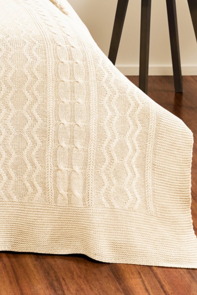 Vlněný přehoz na postel SPARSE v dárkovém balení Smetanová