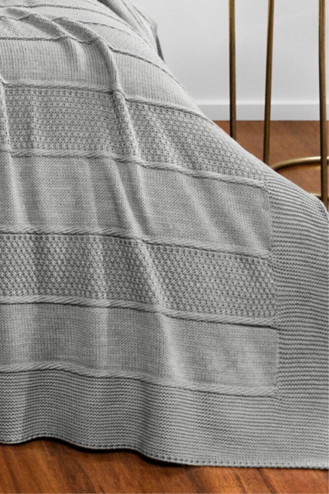 Vlněný přehoz na postel MABEL v dárkovém balení Šedá