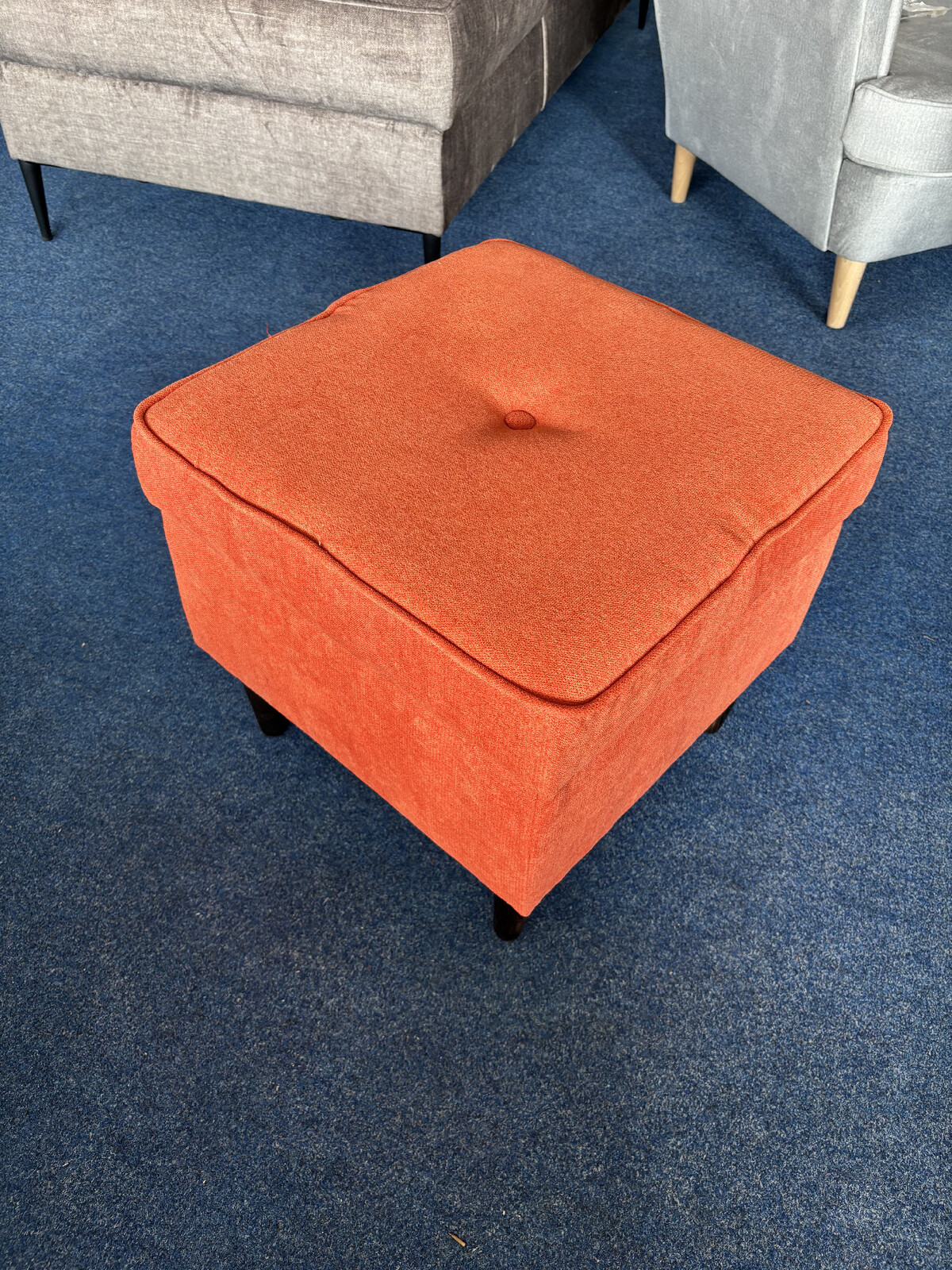 Taburet Flo látka: oranžová látka