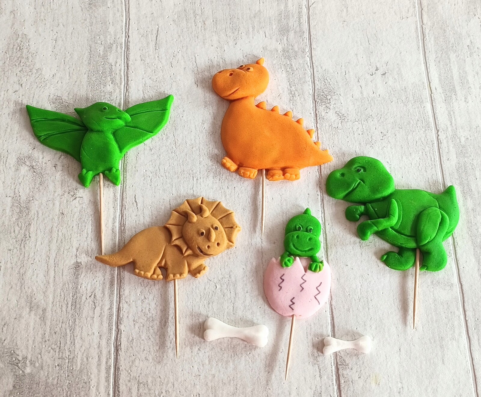 barevné dinosaury z cukrové hmoty Sada 2D dekorací