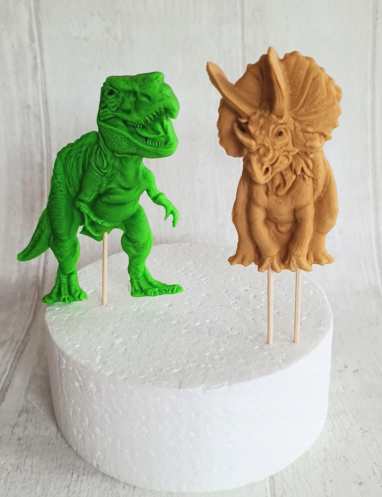 Realistické dinosaury z cukrové hmoty T-rex a Triceratops Sada 2ks