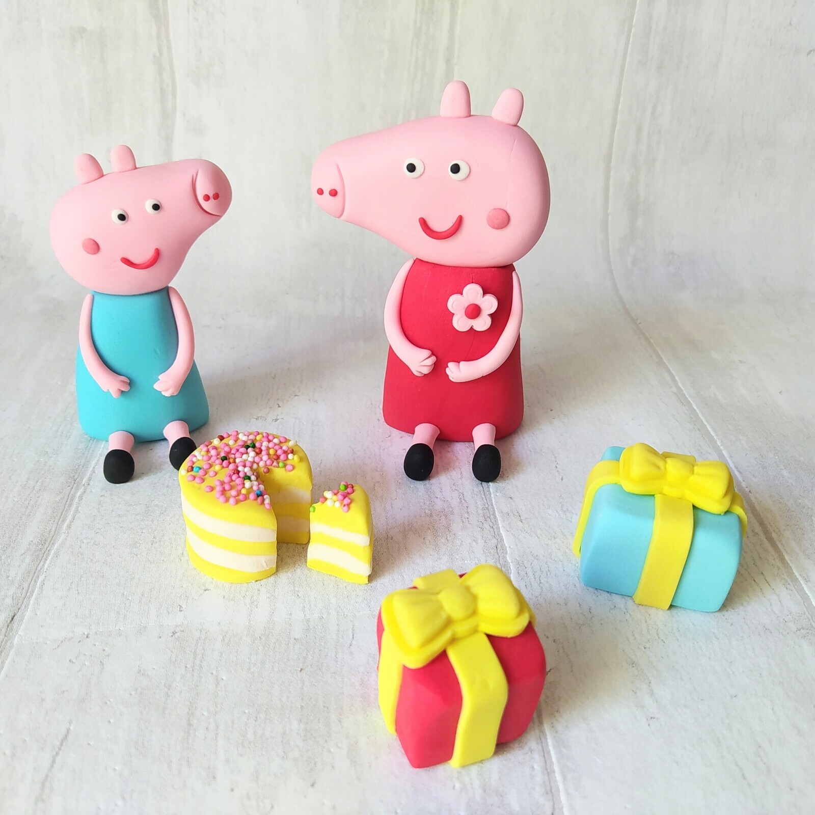 prasátko Pepa a George dort a dárky Sada dekorací z cukrové hmoty