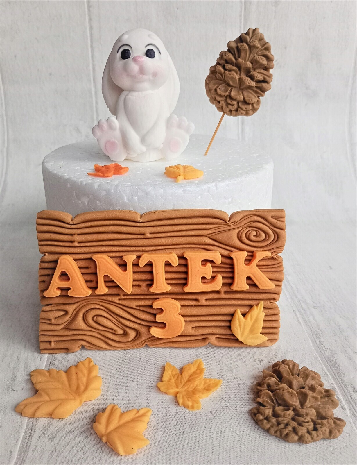 Lesní zvířátka zajíc prkénko se jménem číslice figurka z cukrové hmoty