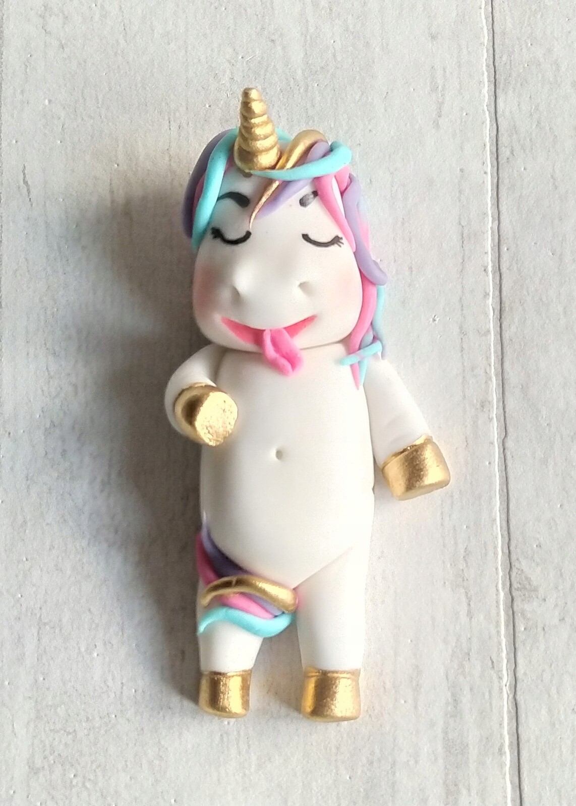 Jednorožec labužník figurka z cukrové hmoty na dort