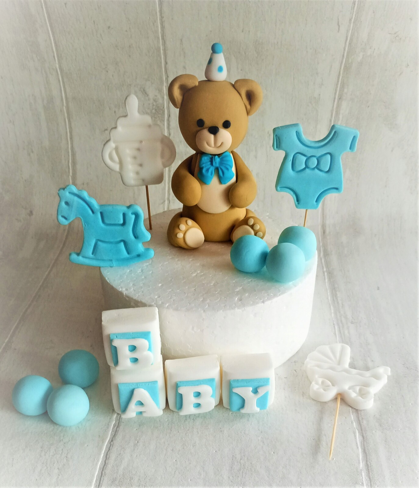 Medvídek figurka z cukrové hmoty na dort sada dekorací
