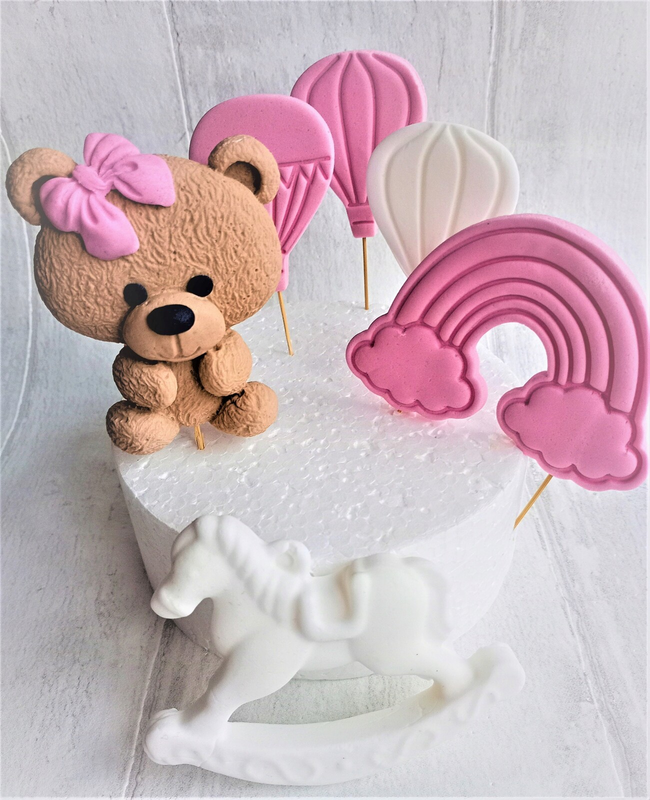 Medvídek koník balónky duha Dekorace na křtiny rok z cukrové hmoty