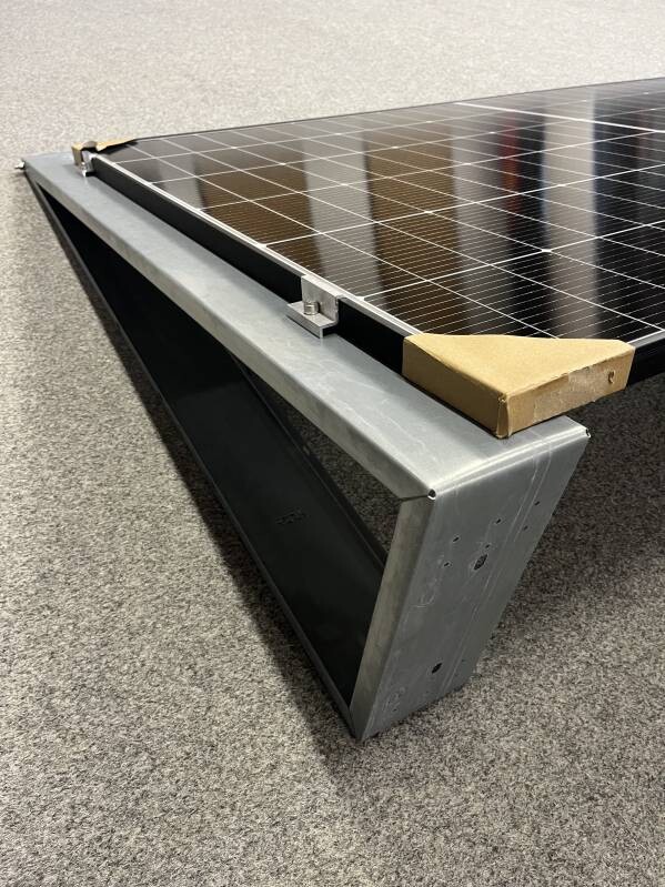 FVE SAP15HSD konstrukce na rovnou střechu 15st. pro FV panely , horizontální s drážkou