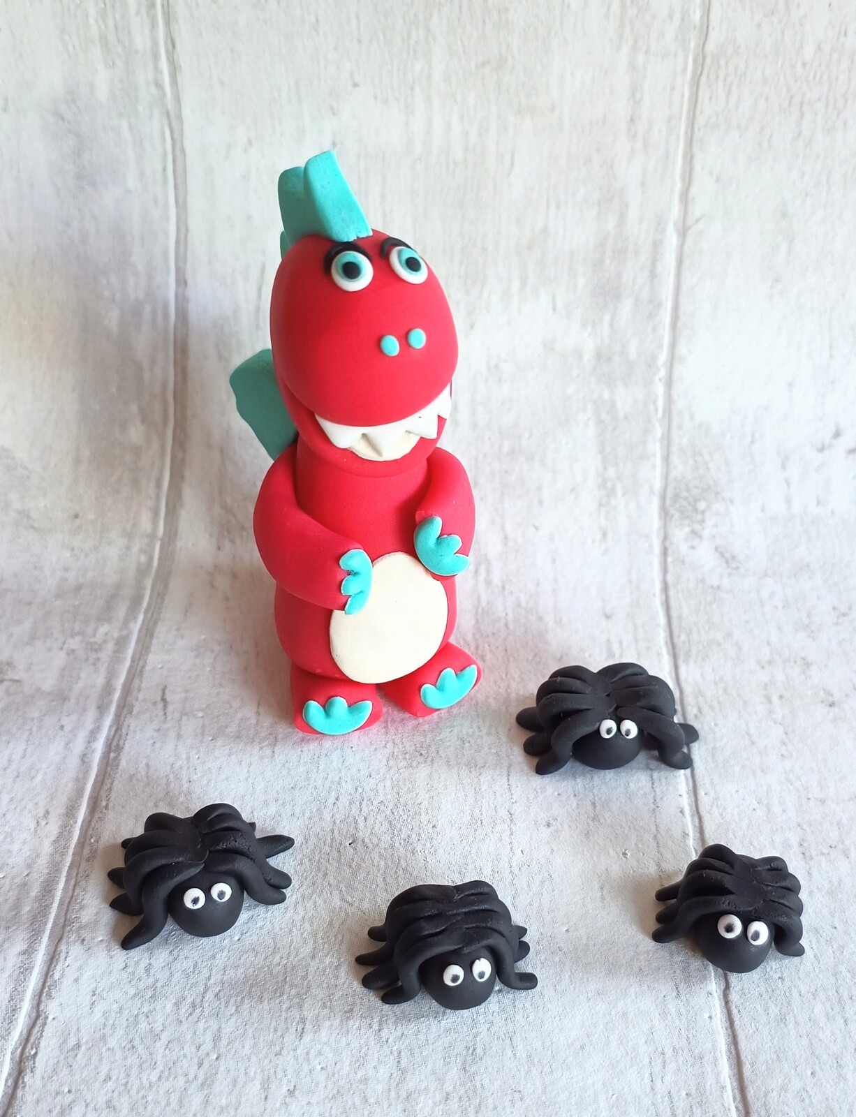 Edzio drak a pavouci figurky z cukrové hmoty Sada dekorací