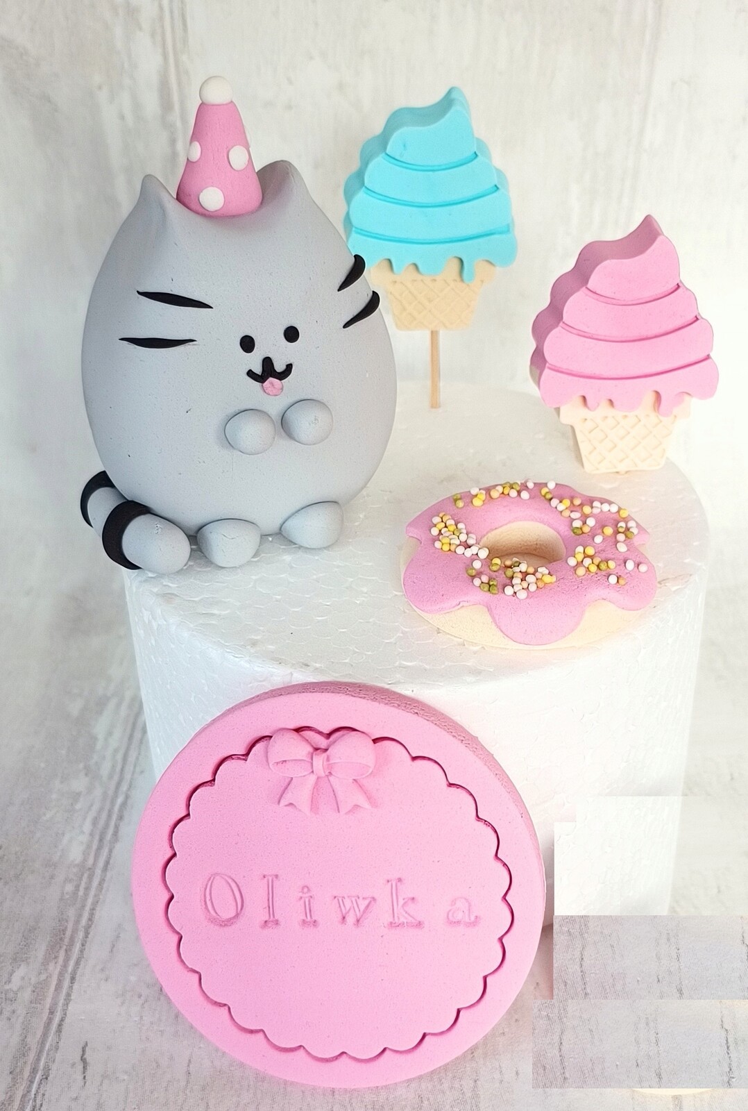 Pusheen figurka z cukrové hmoty Sada dekorací s etiketou zmrzlina a kobliha