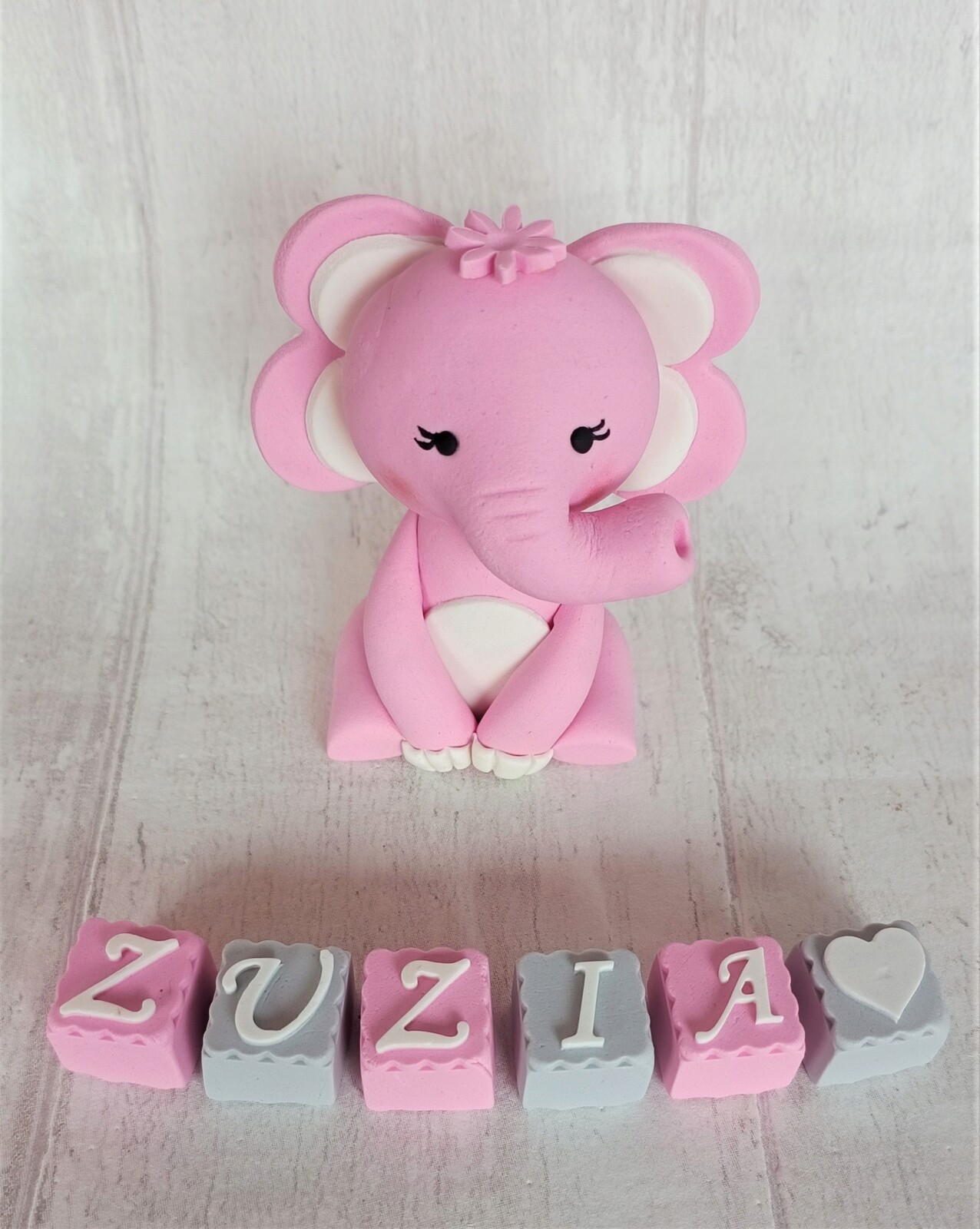 Figurka z cukrové hmoty Slon slon růžový kostka s nápisem Sada