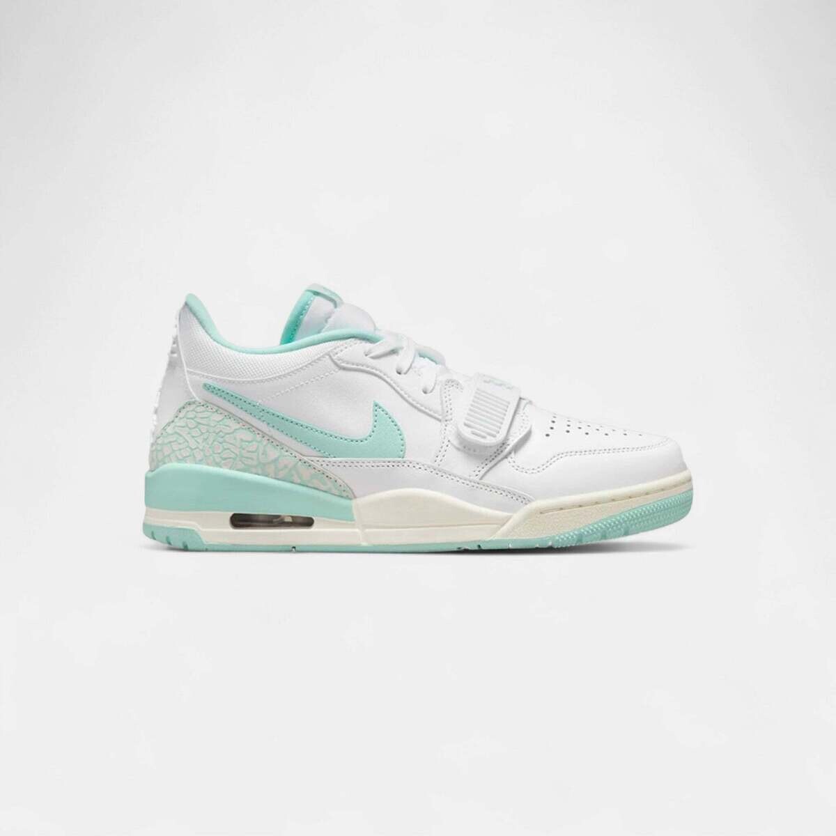 Nike  Jordan Legacy 312 Low White Light Dew (Women's)  Bílá
