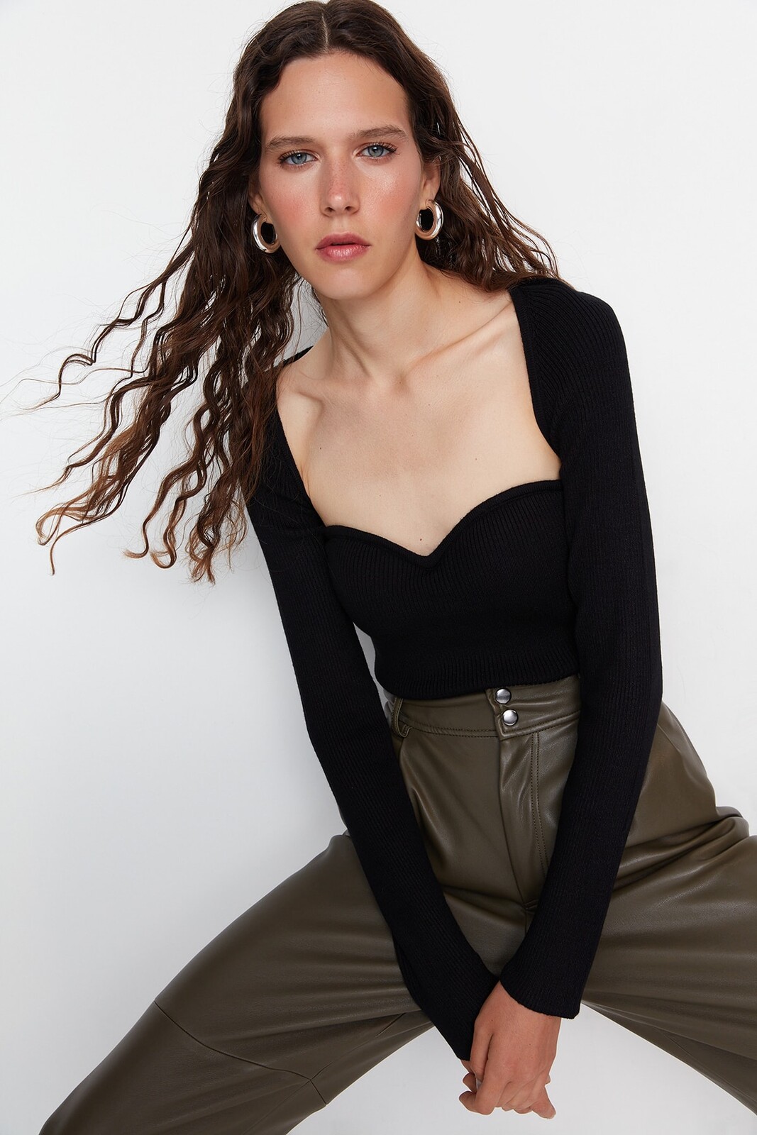 Trendyol černý srdíčkový podrobný pletený svetr