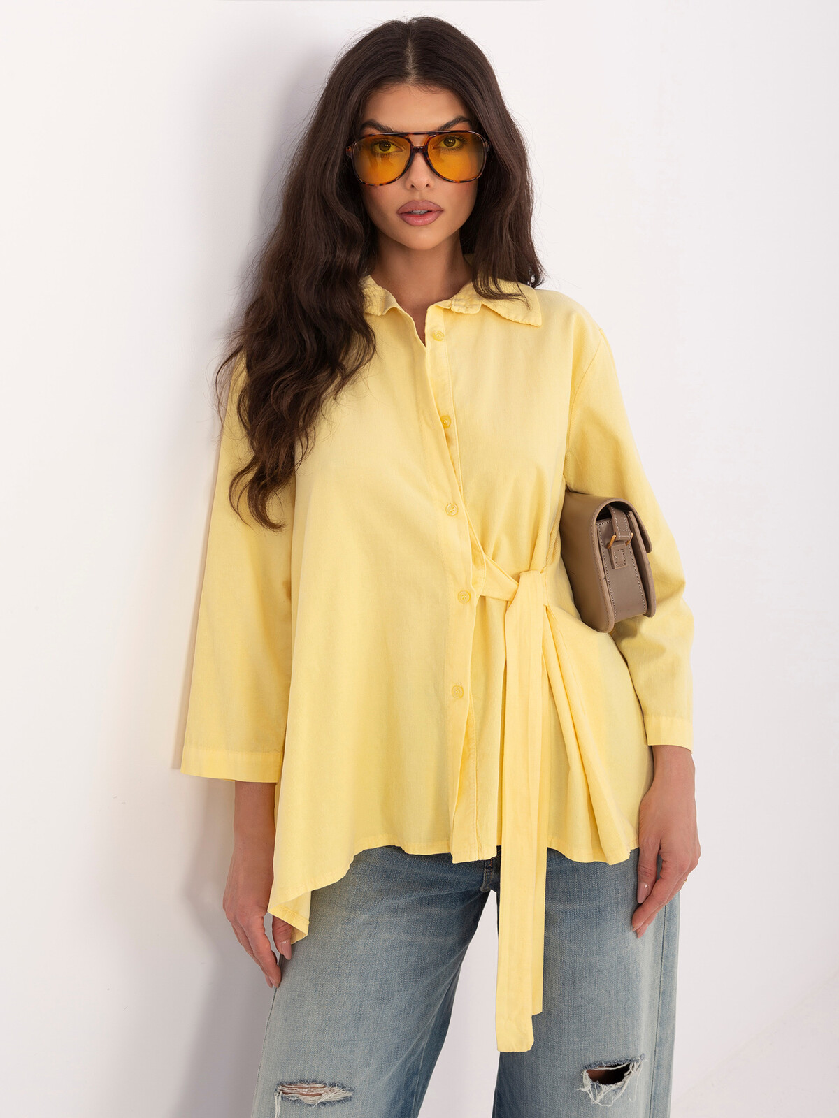 Žlutá košile s vázáním