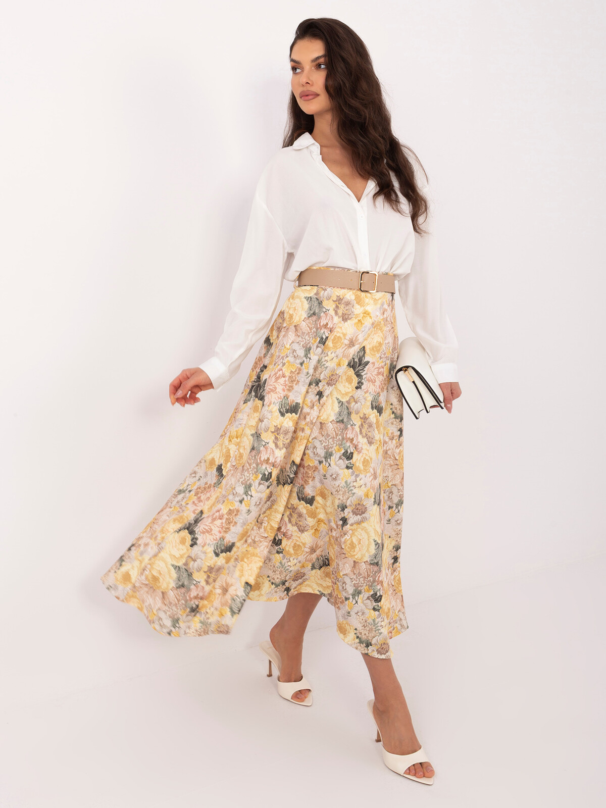 Žlutá rozšířená sukně s páskem