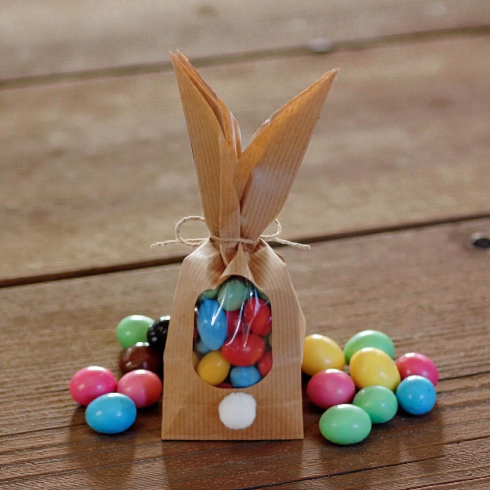 Nutworld.cz Velikonoční ořechový zajíček - Mandle v barevném jogurtu 180g