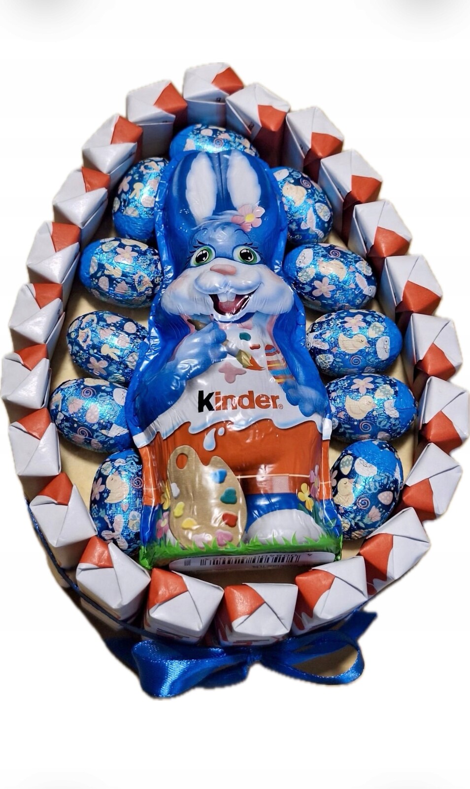 Dort ze sladkostí s králíkem – Dort jako dárek k sadě sladkostí na Velikonoce