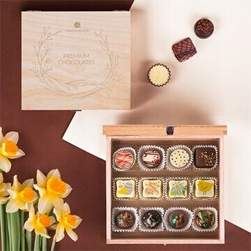 12 velikonočních pralinek v rozmanitém provedení Dřevěná Krabička Na Sponu