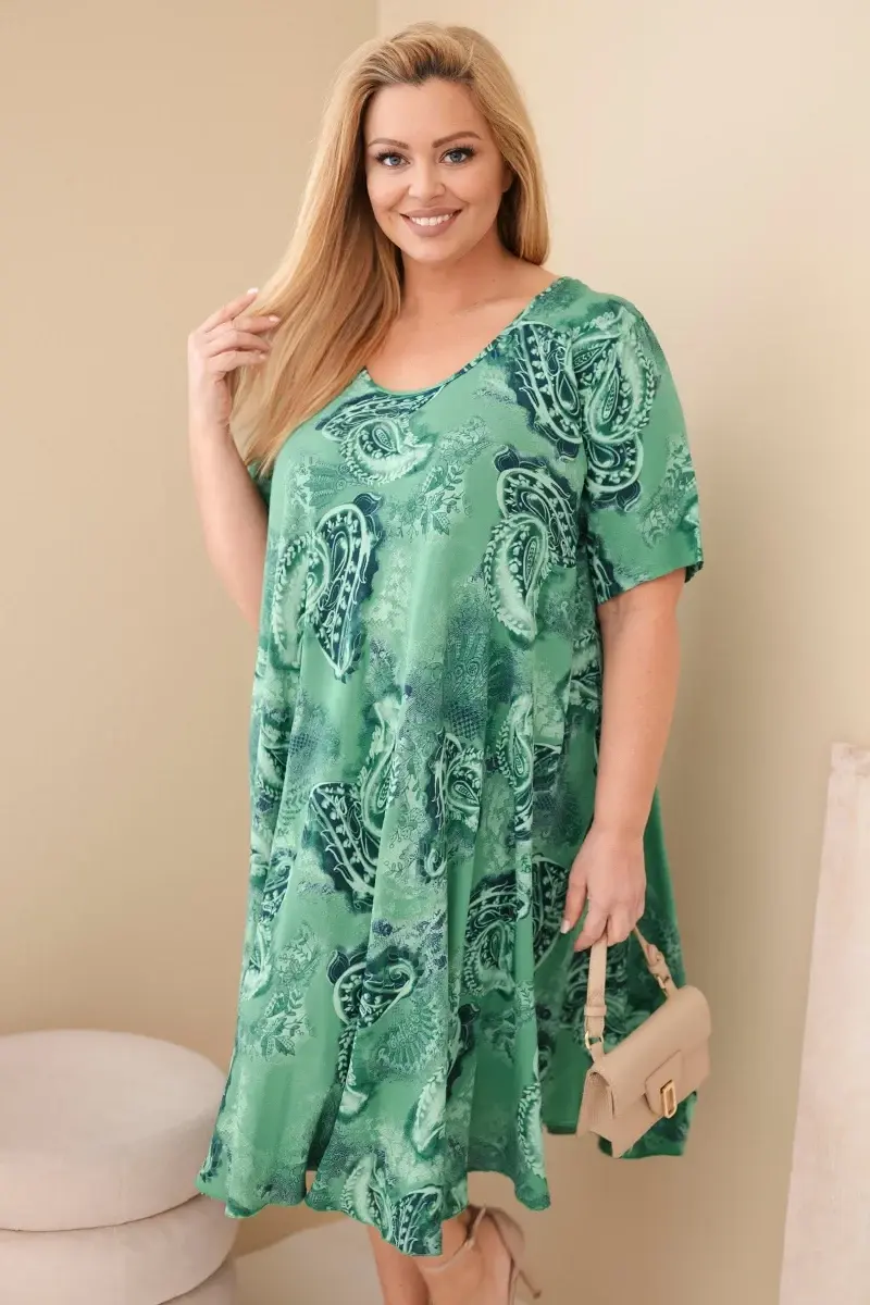 Plus-size viskozové šaty s paisley vzorem
