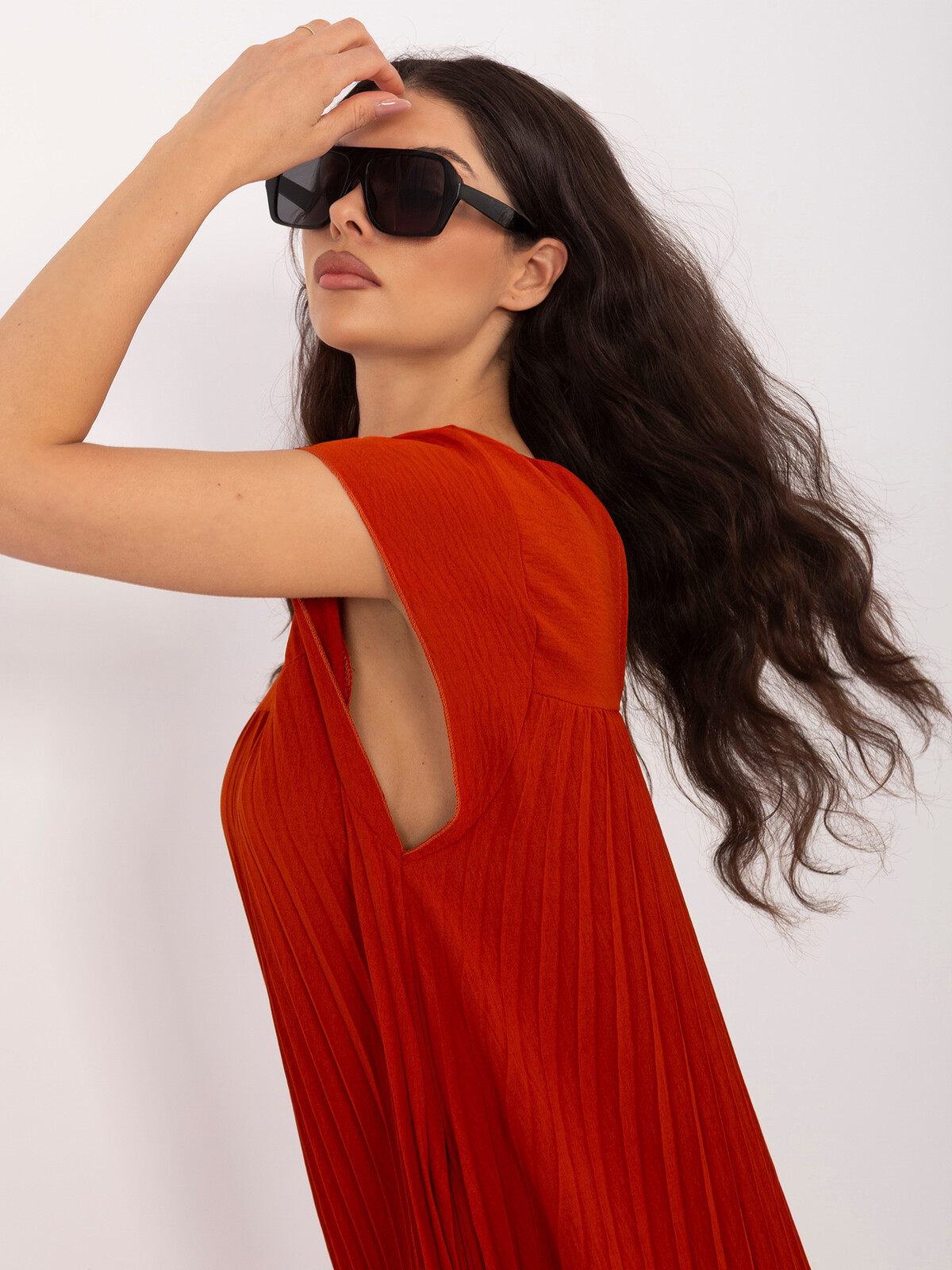 Oranžové koktejlové šaty