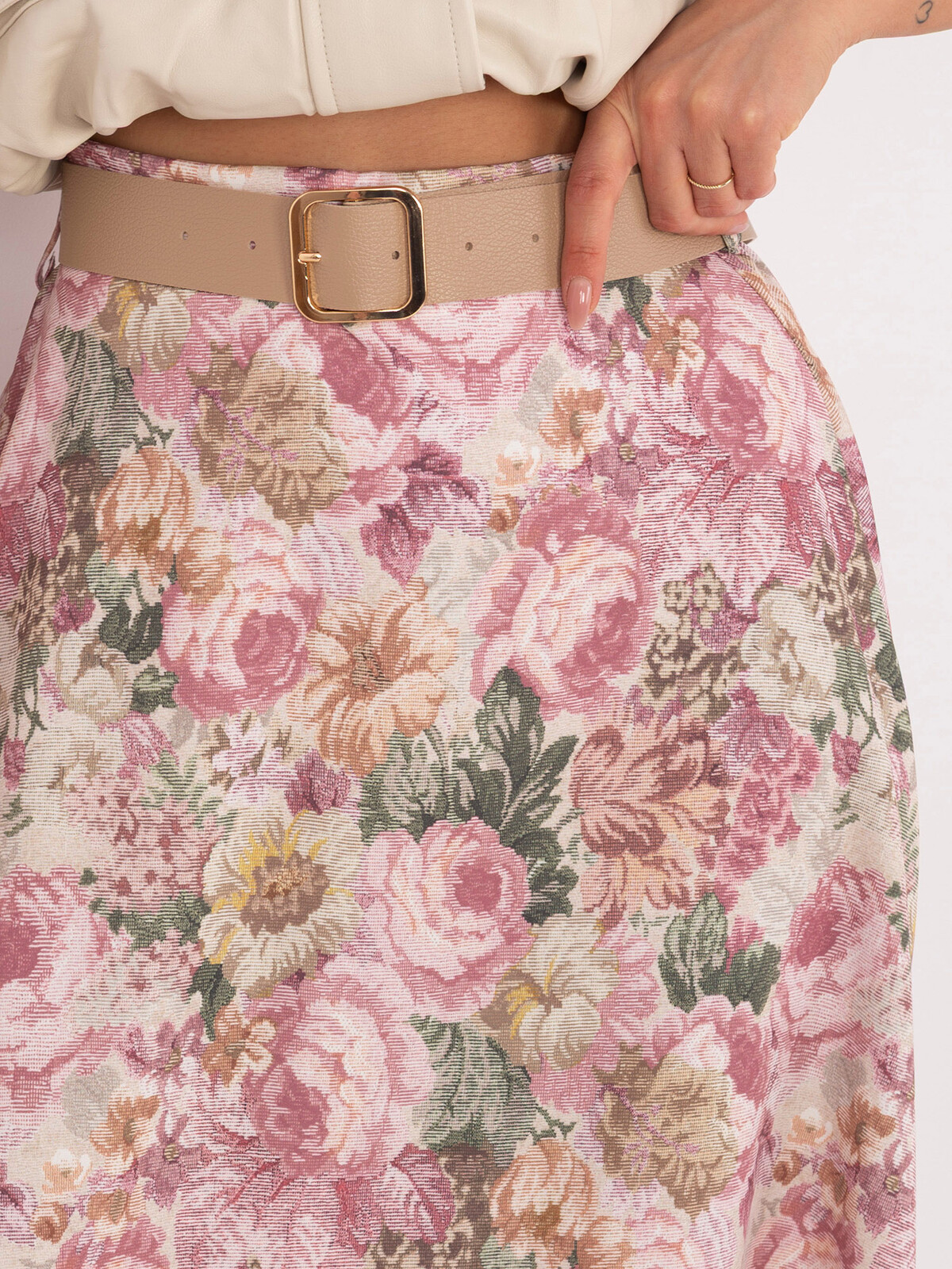 Růžová sukně s květinami