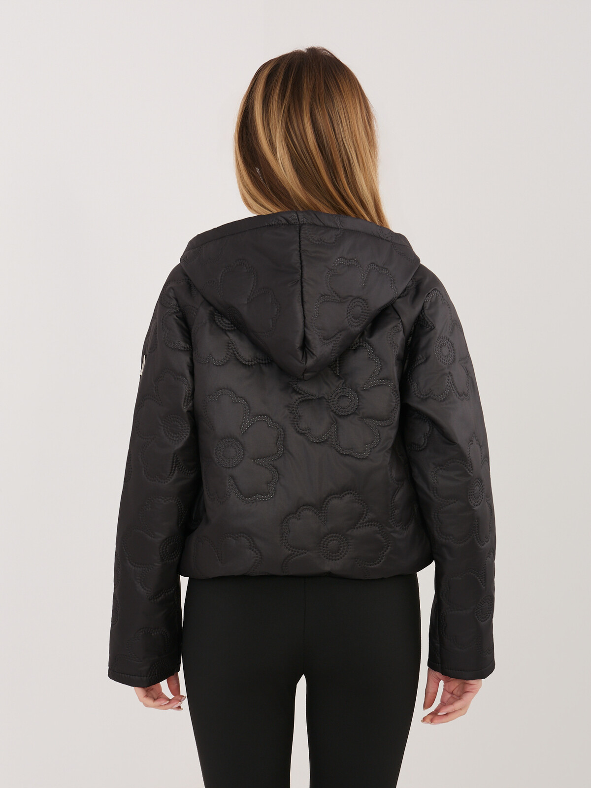 Černá přechodná bunda na zip