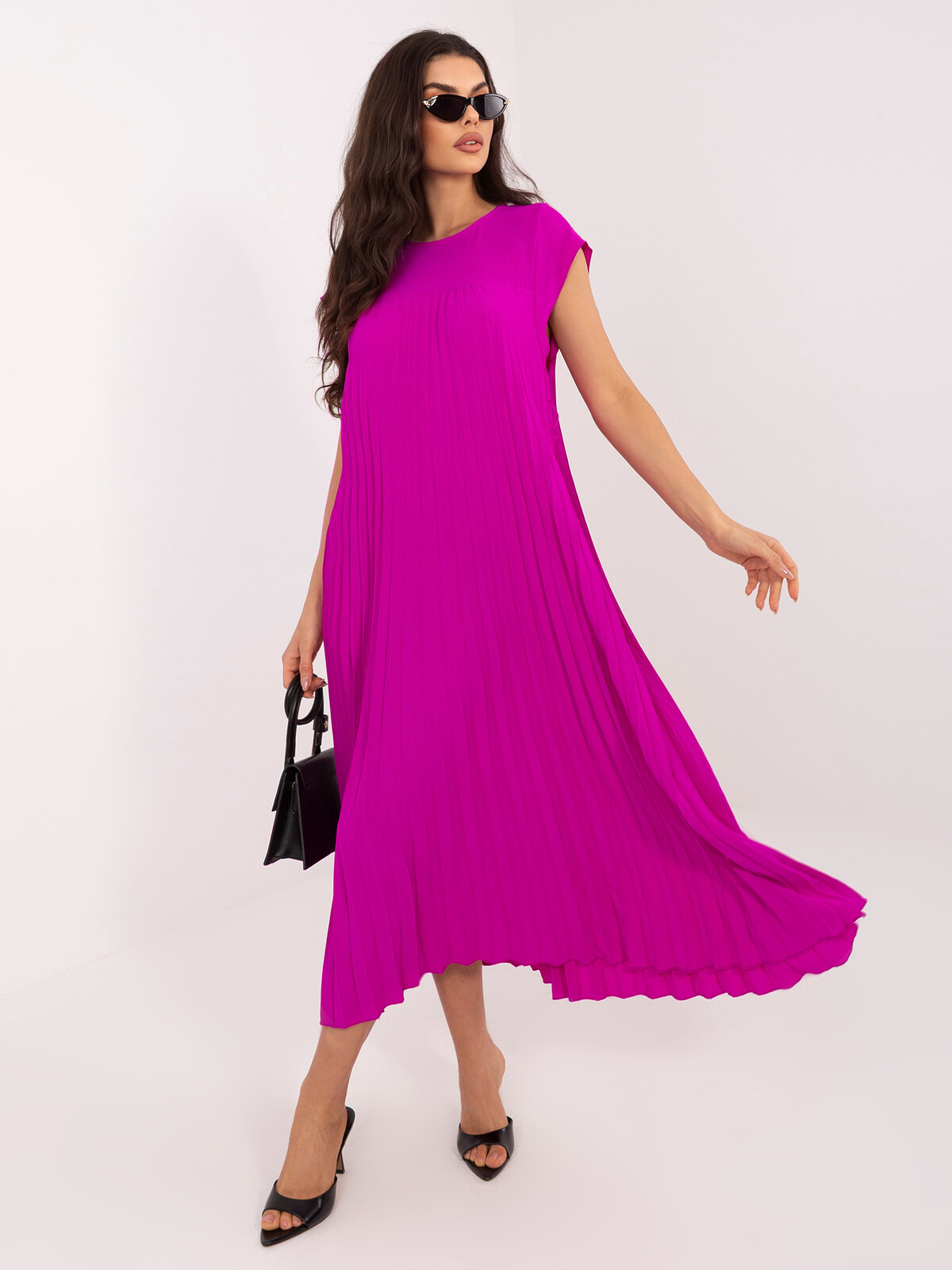 Tmavě fialové plisované šaty