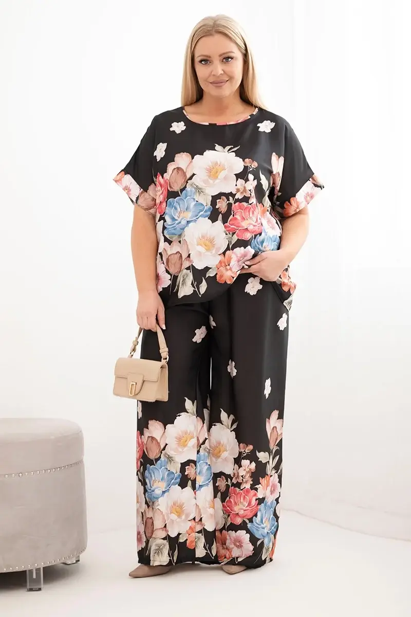 Dámský plus size set s blůzkou a květinovými kalhotami