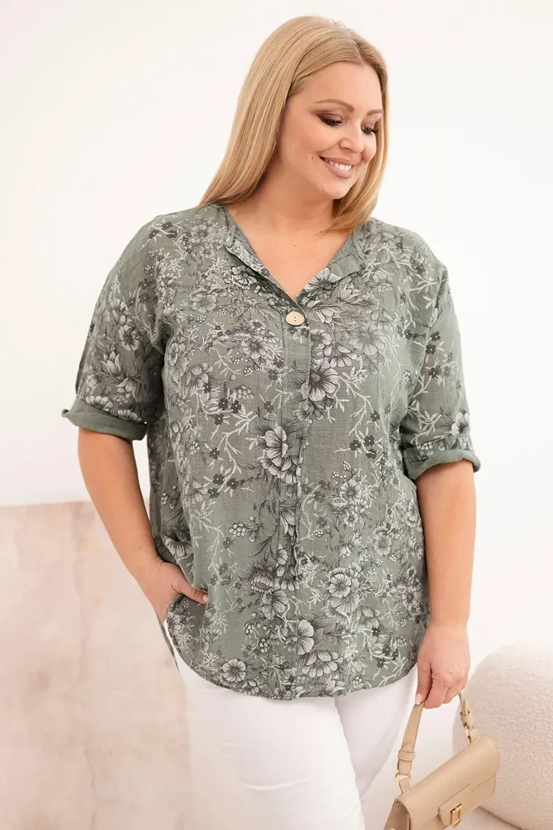 Plus size halenka s krátkým rukávem a ozdobným knoflíkem