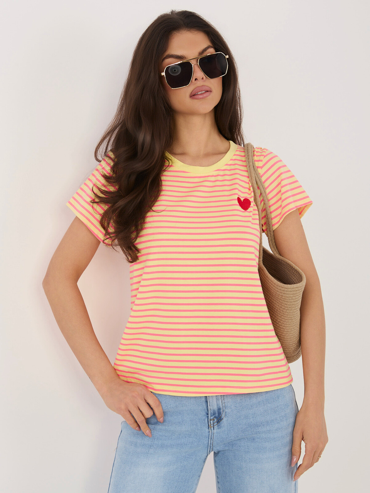 Fluorescentní žluté tričko se srdeční výšivkou