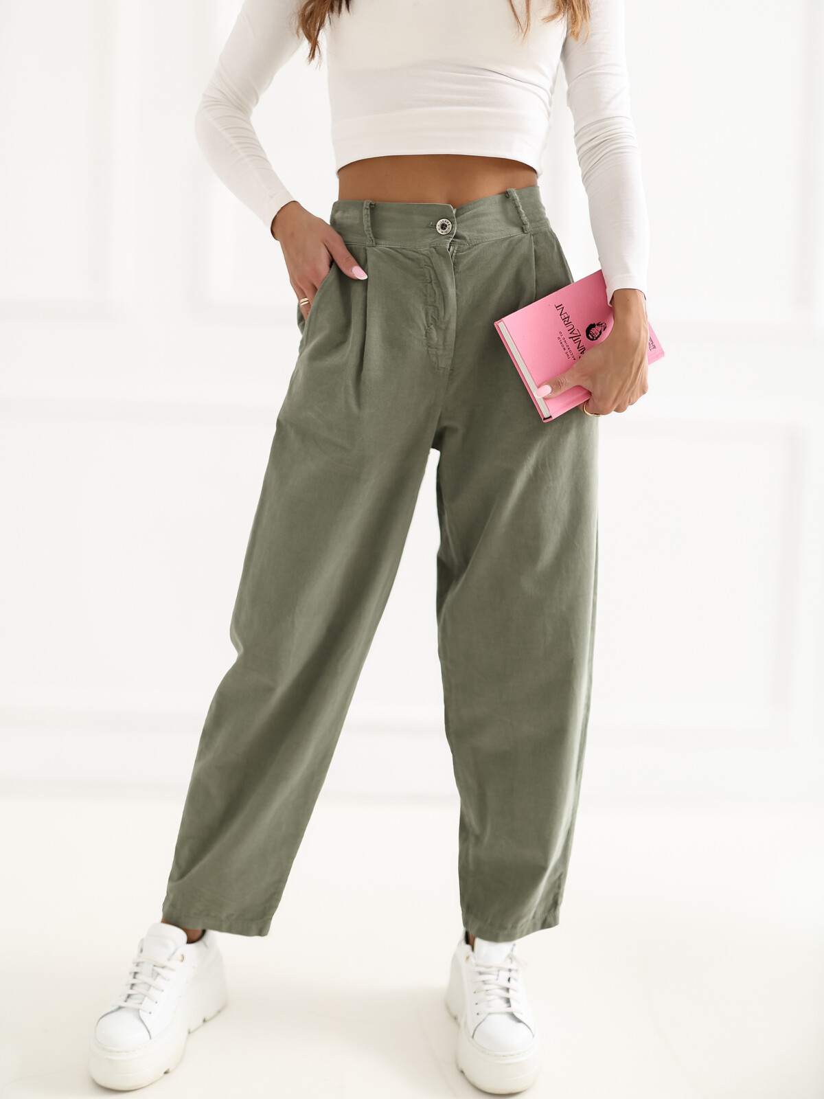 Khaki kalhoty s detaily