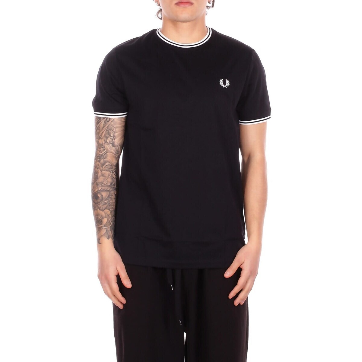 Fred Perry  M1588V  Černá
