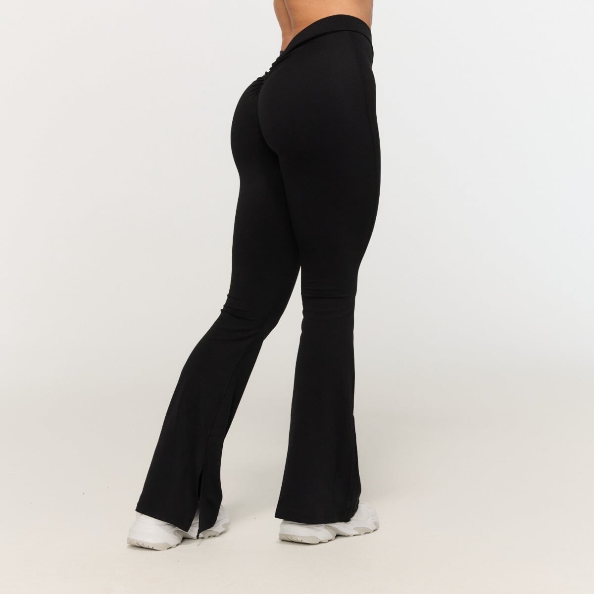 GymBeam Women‘s Fierce V-back Pants Black
