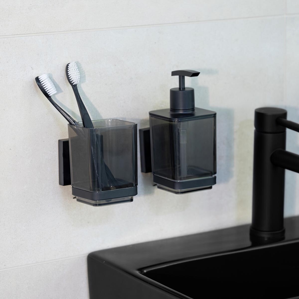 WENKO Vacuum-Loc® kelímek na zubní kartáčky Quadro, černý