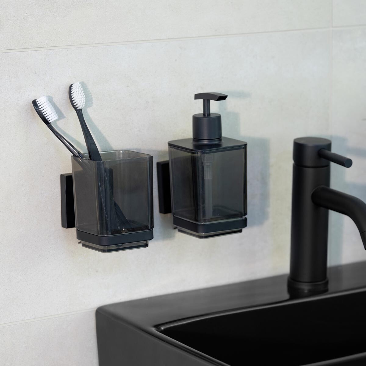 WENKO Vacuum-Loc® dávkovač mýdla Quadro, černý