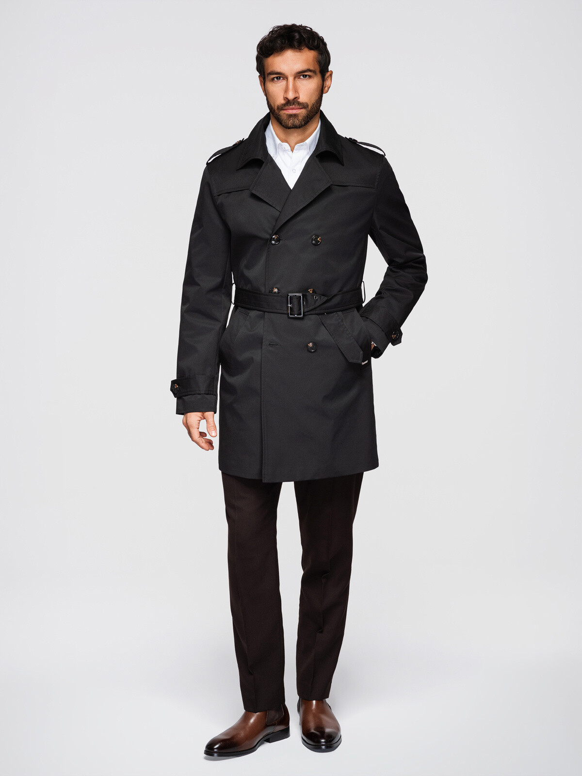Ombre SLIM FIT pánský dvouřadý trenčkot s páskem - černý